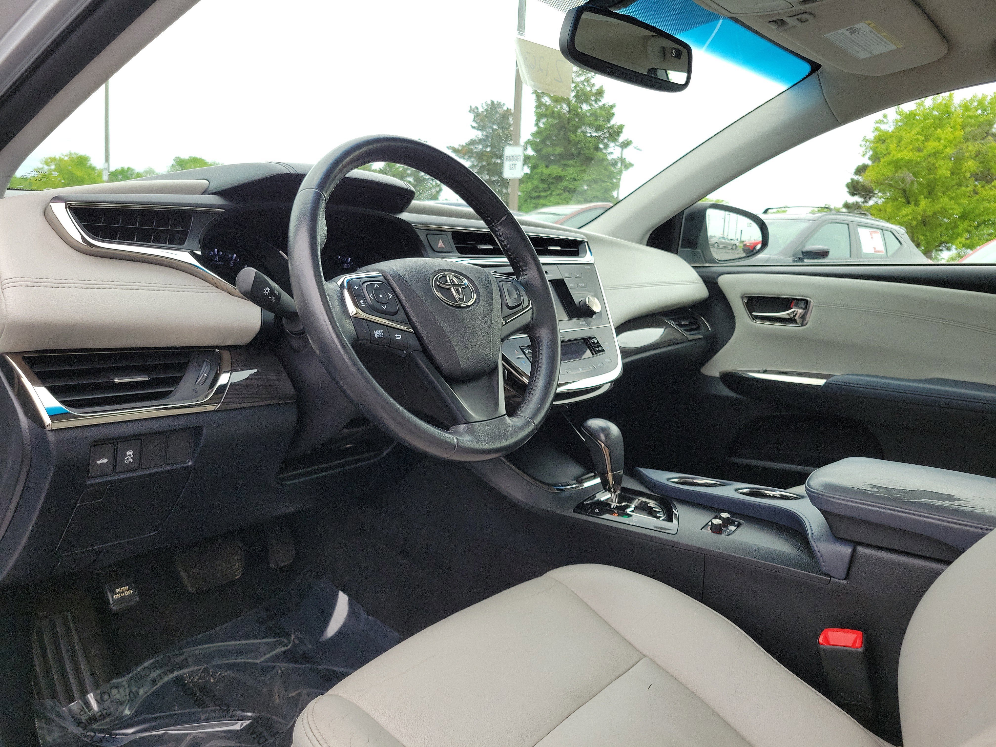 Vehicle image 19 of 30