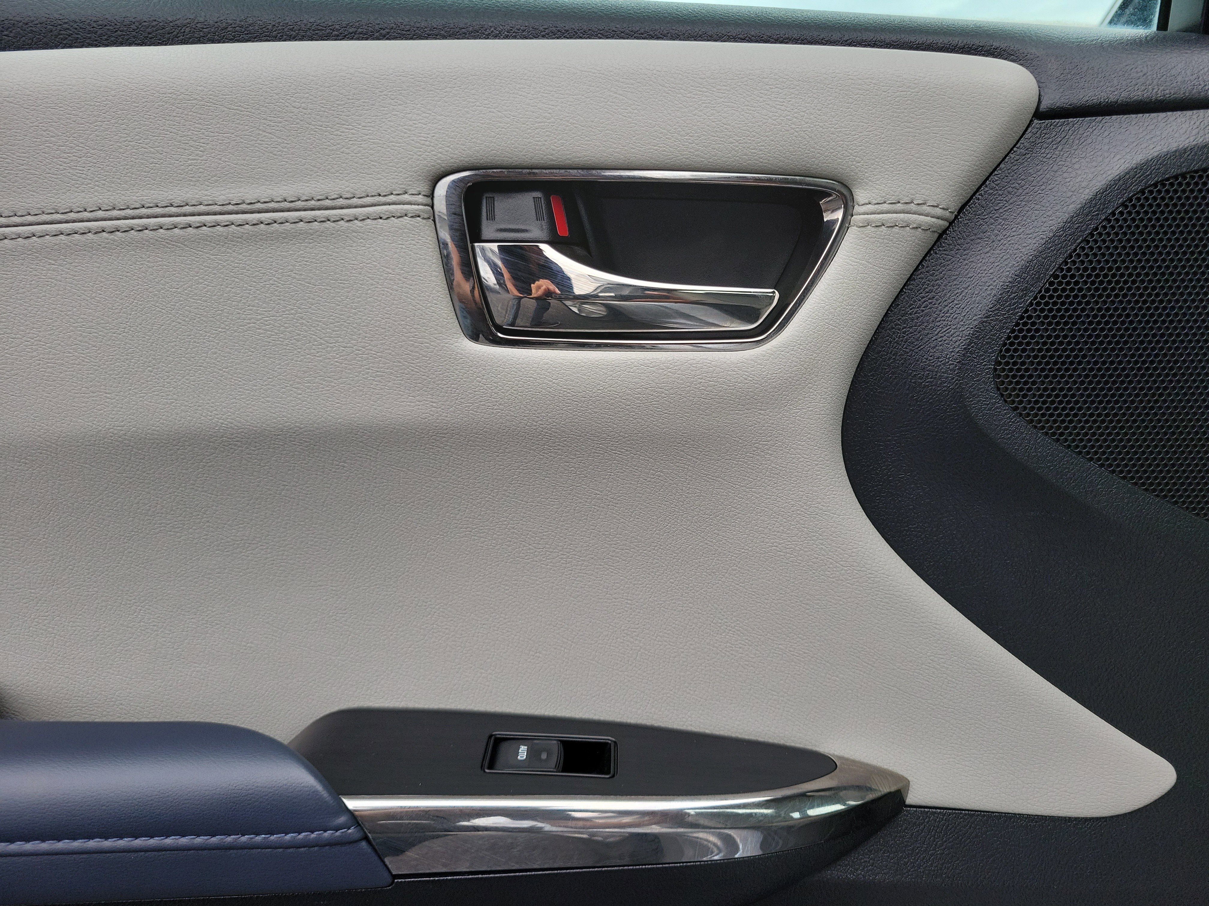 Vehicle image 12 of 30