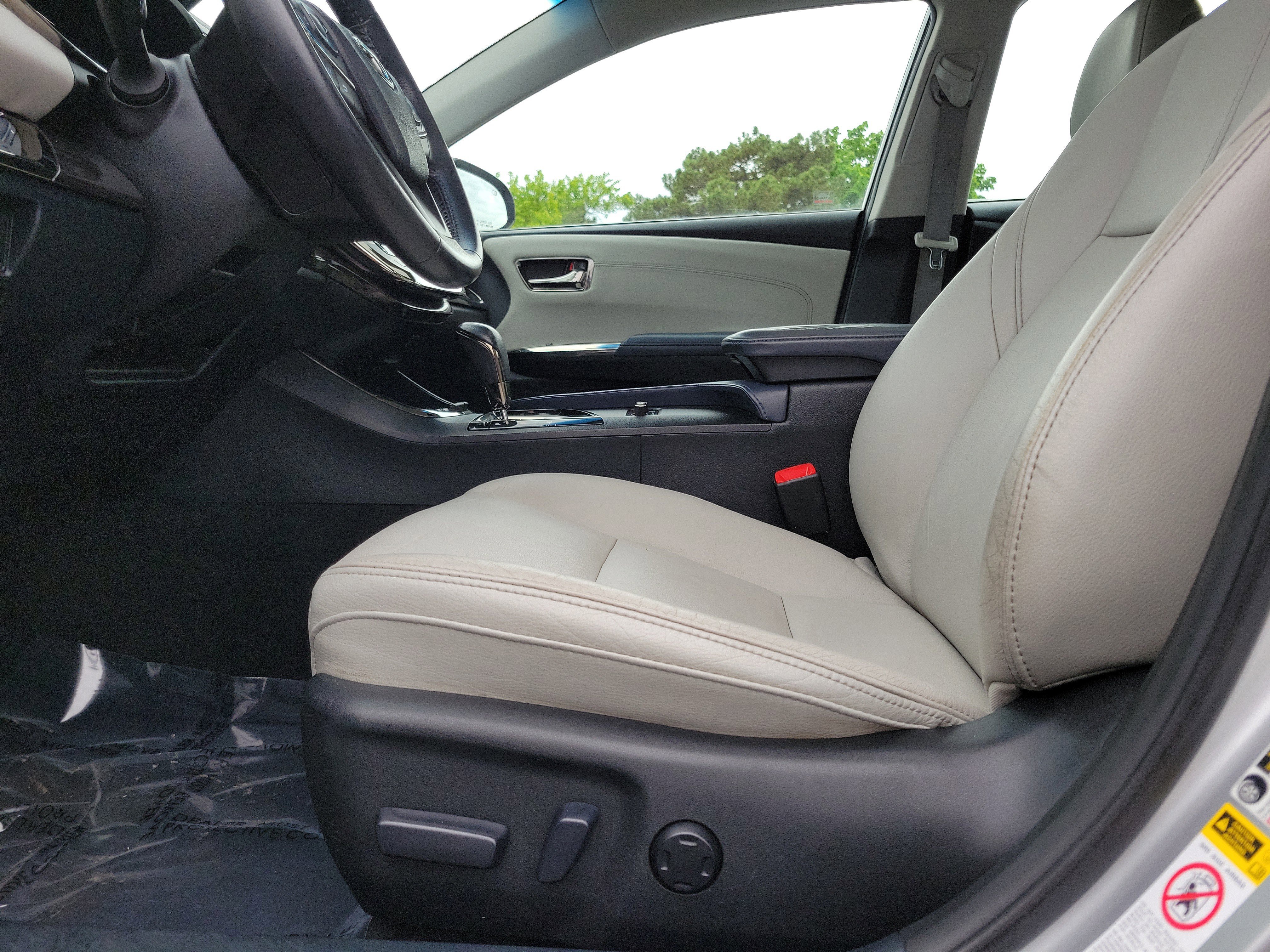Vehicle image 16 of 30