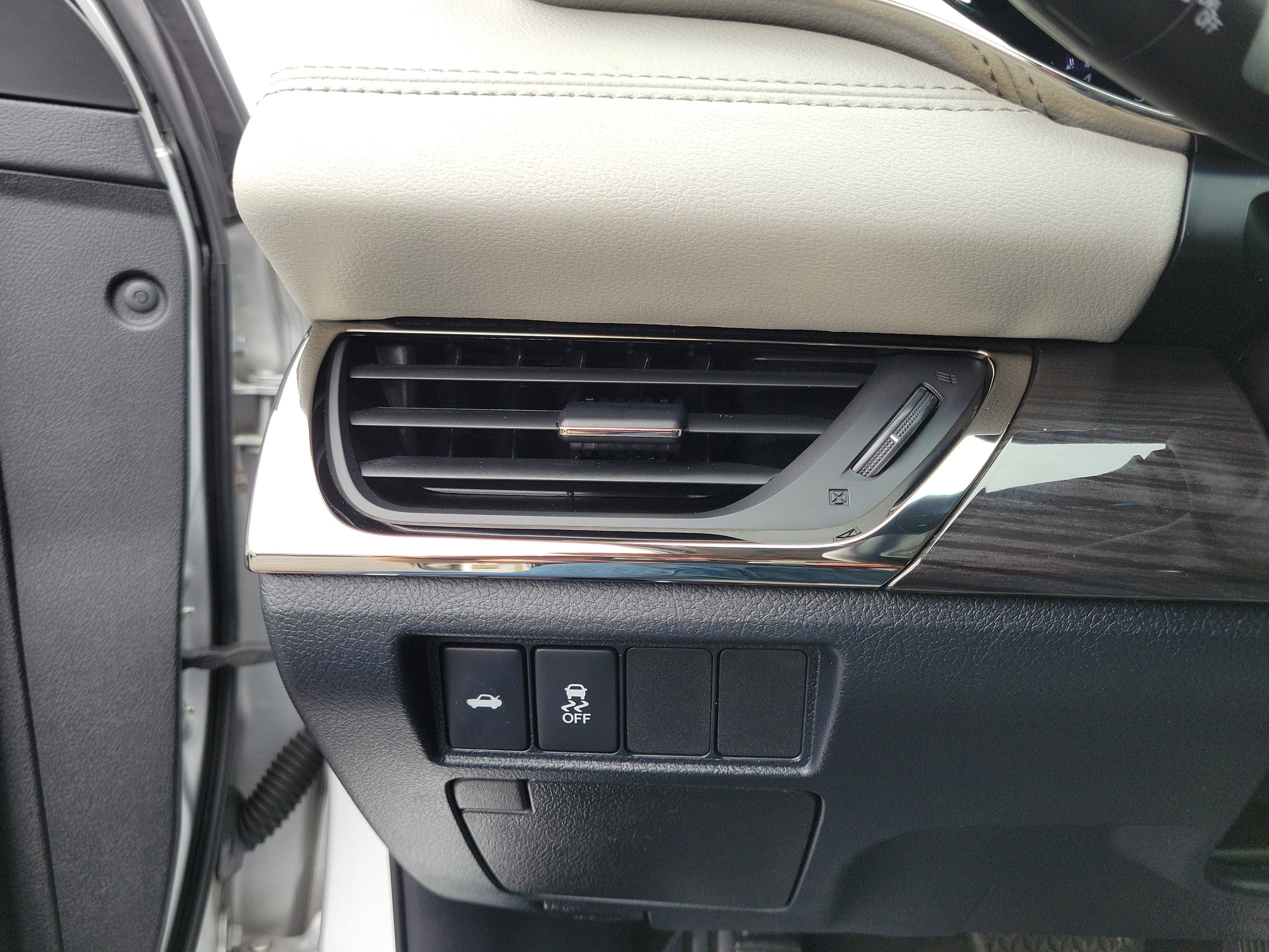 Vehicle image 20 of 30