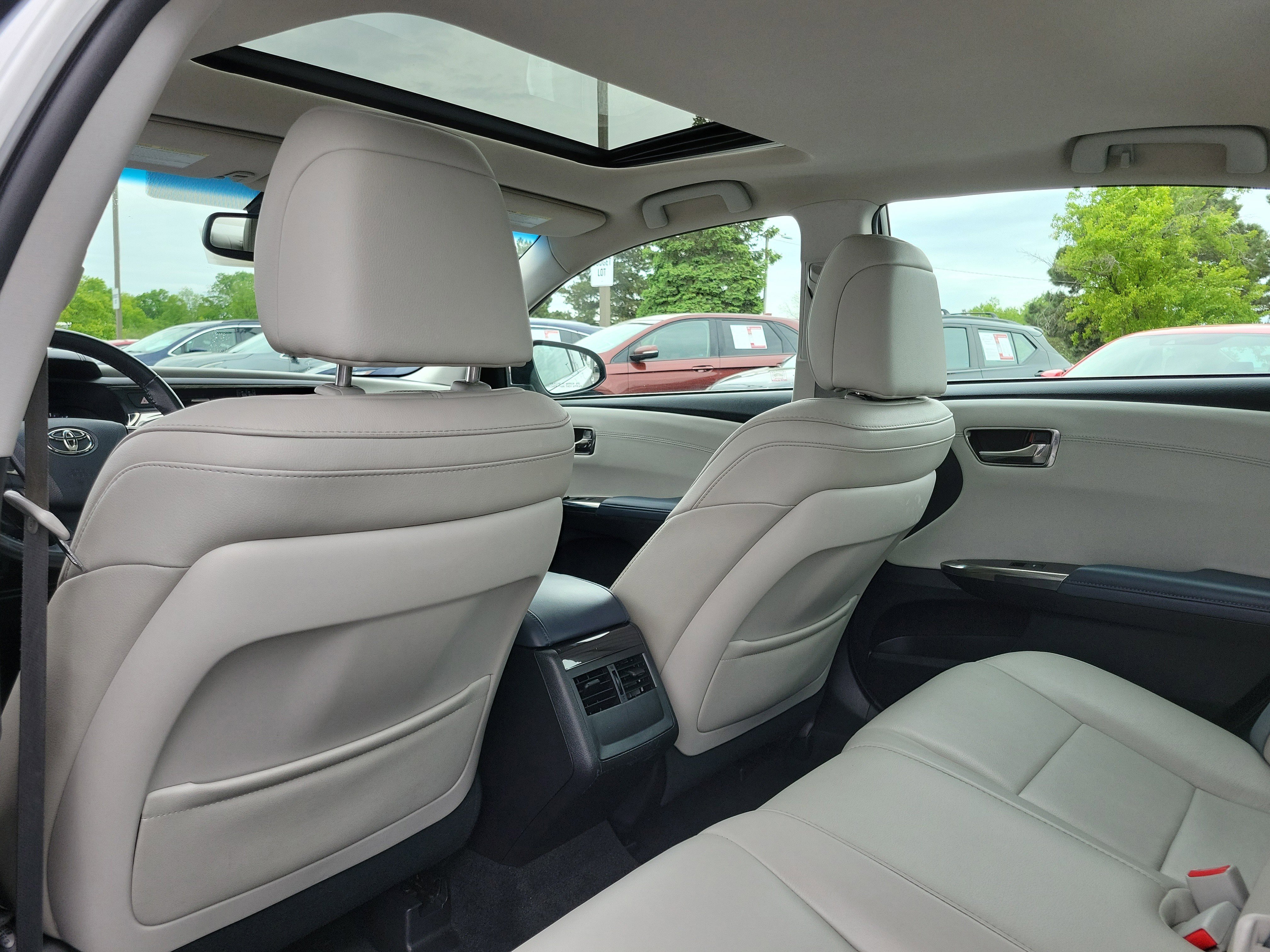 Vehicle image 14 of 30