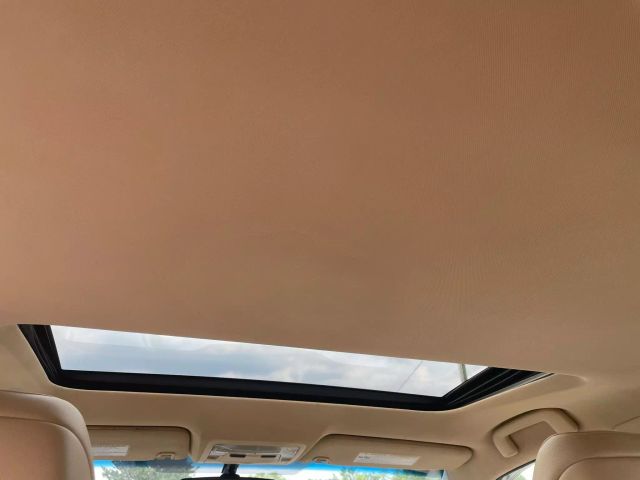 Vehicle image 17 of 20