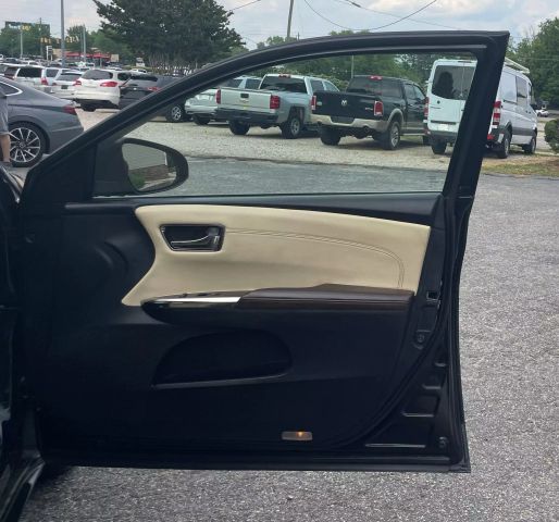 Vehicle image 14 of 20