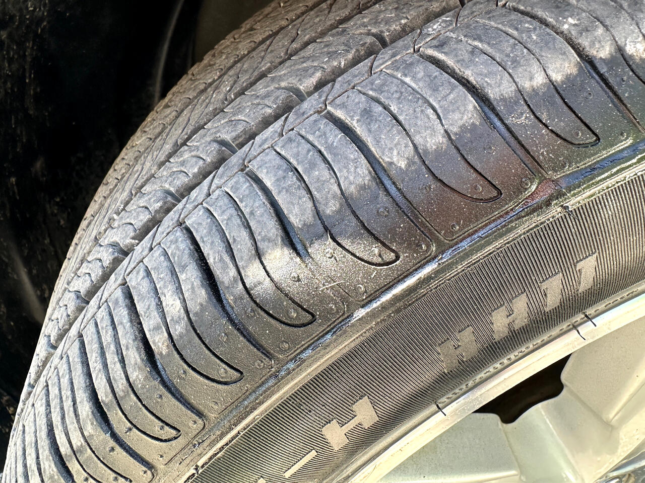 Vehicle image 37 of 40