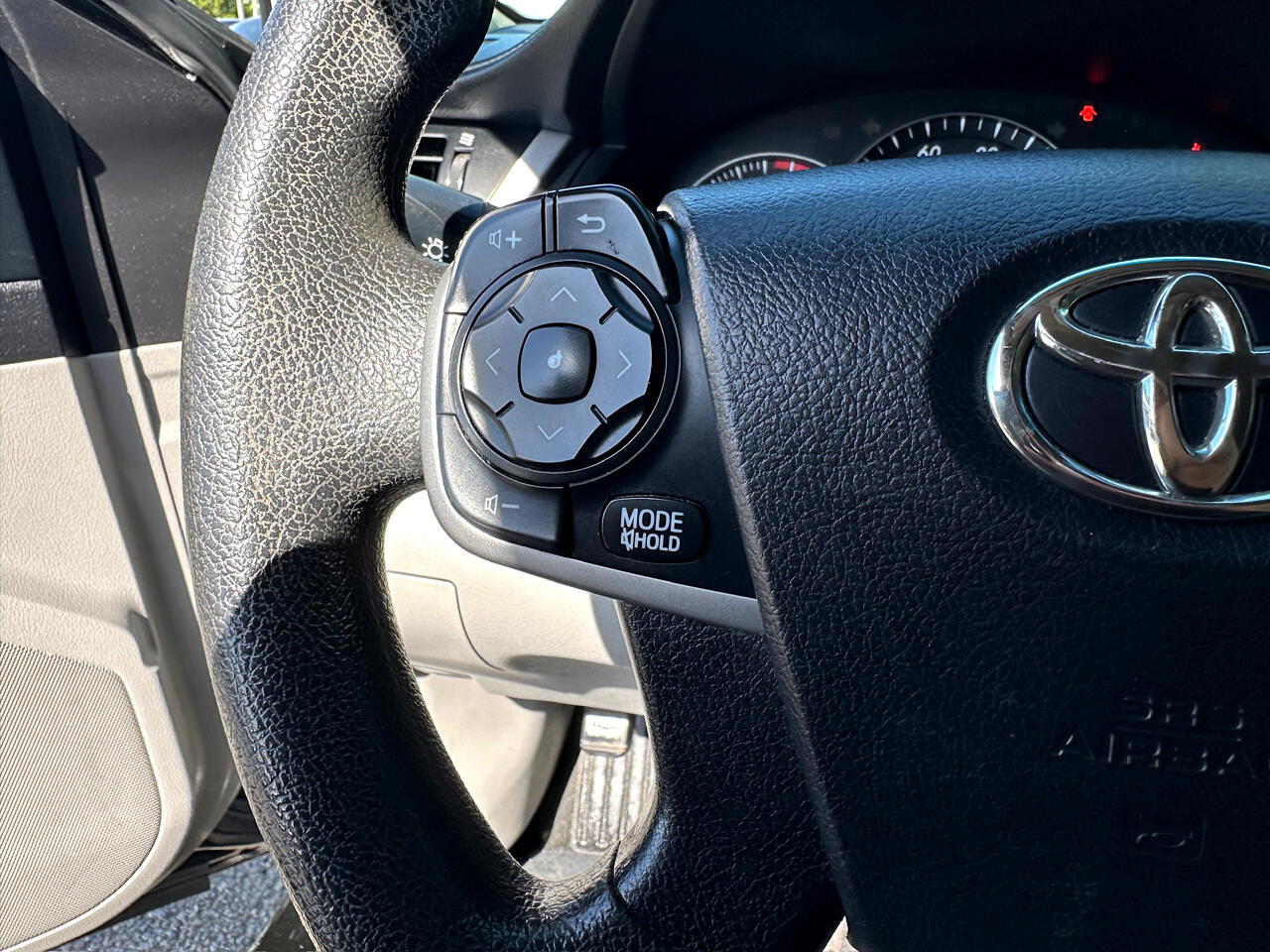 Vehicle image 27 of 40
