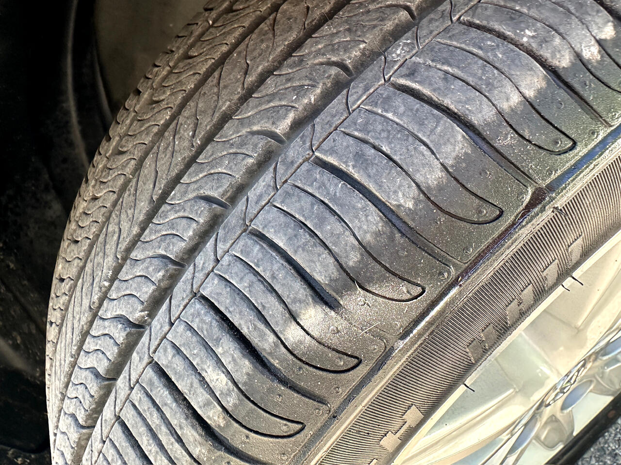Vehicle image 38 of 40