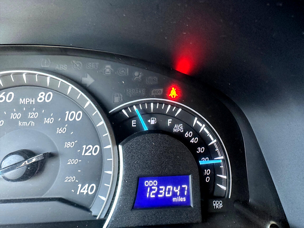 Vehicle image 33 of 40