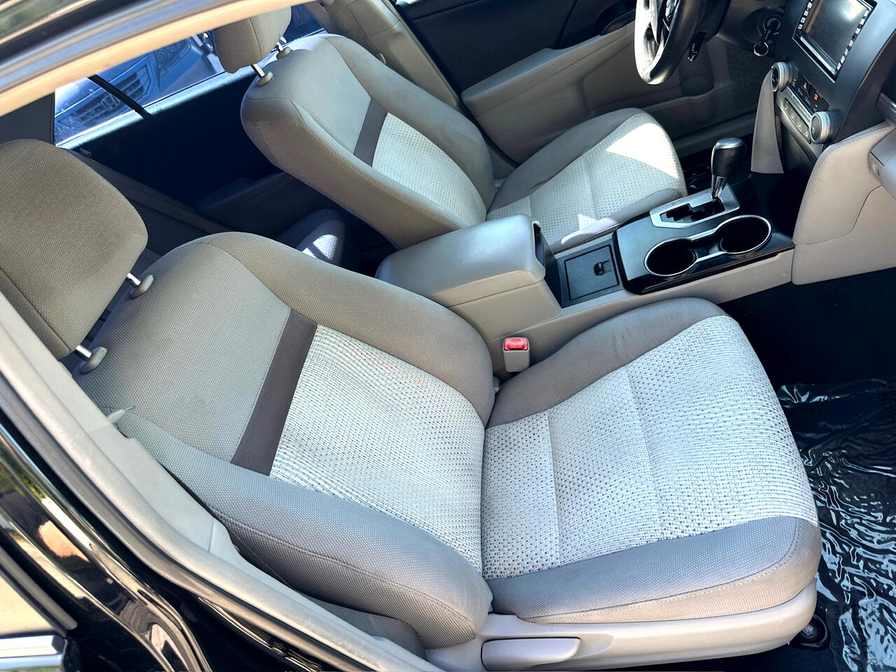 Vehicle image 21 of 40