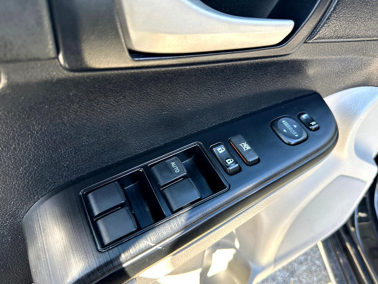 Vehicle image 34 of 40