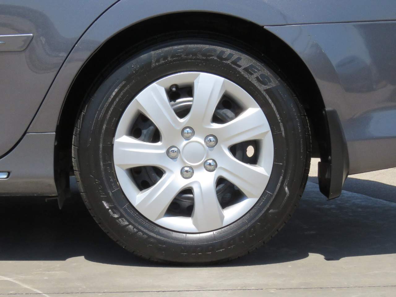 Vehicle image 18 of 21