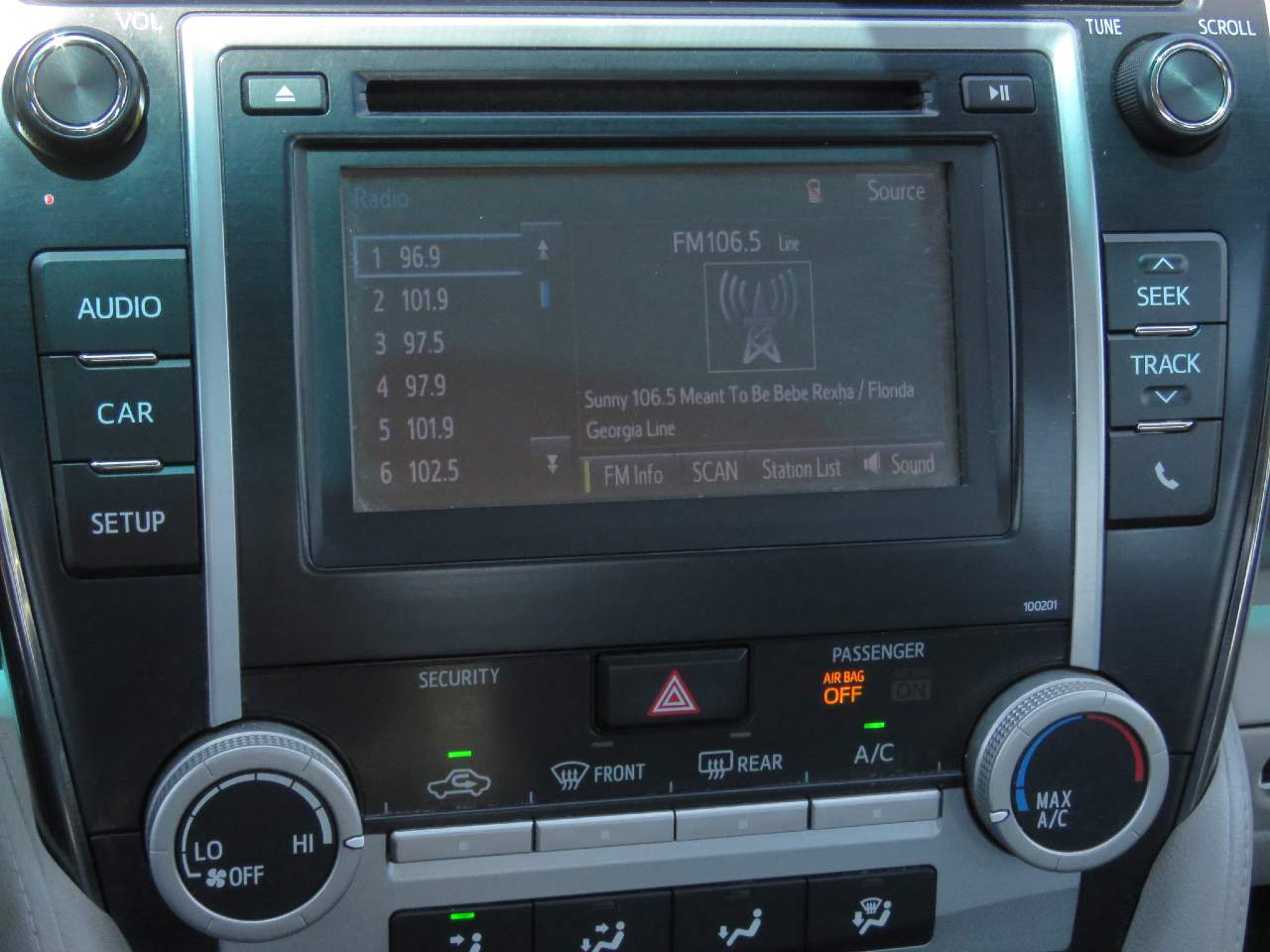 Vehicle image 16 of 21
