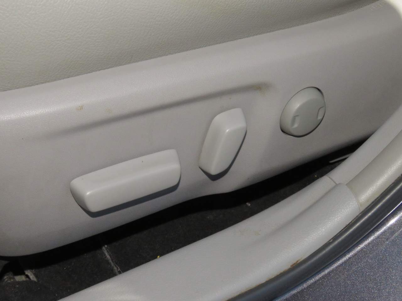 Vehicle image 15 of 21