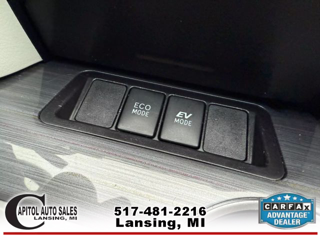 Vehicle image 26 of 32