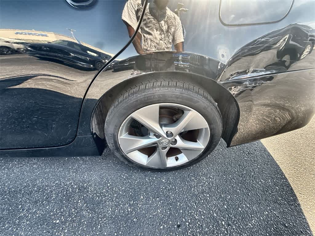 Vehicle image 12 of 35