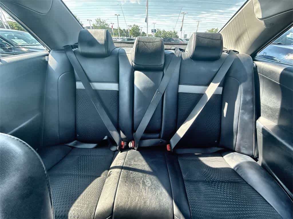 Vehicle image 17 of 35