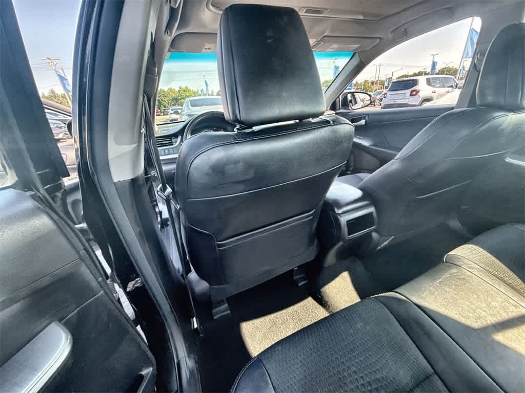 Vehicle image 18 of 35