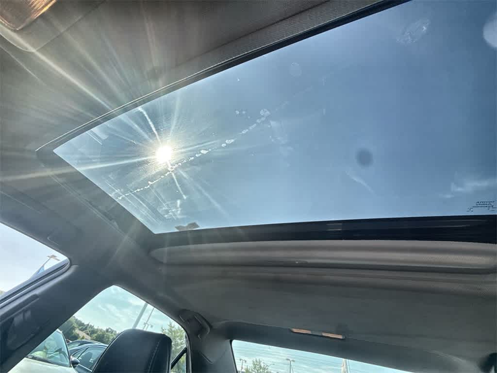 Vehicle image 21 of 35