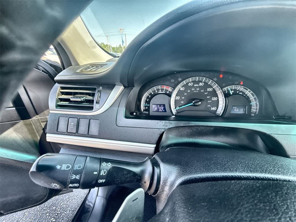 Vehicle image 32 of 35