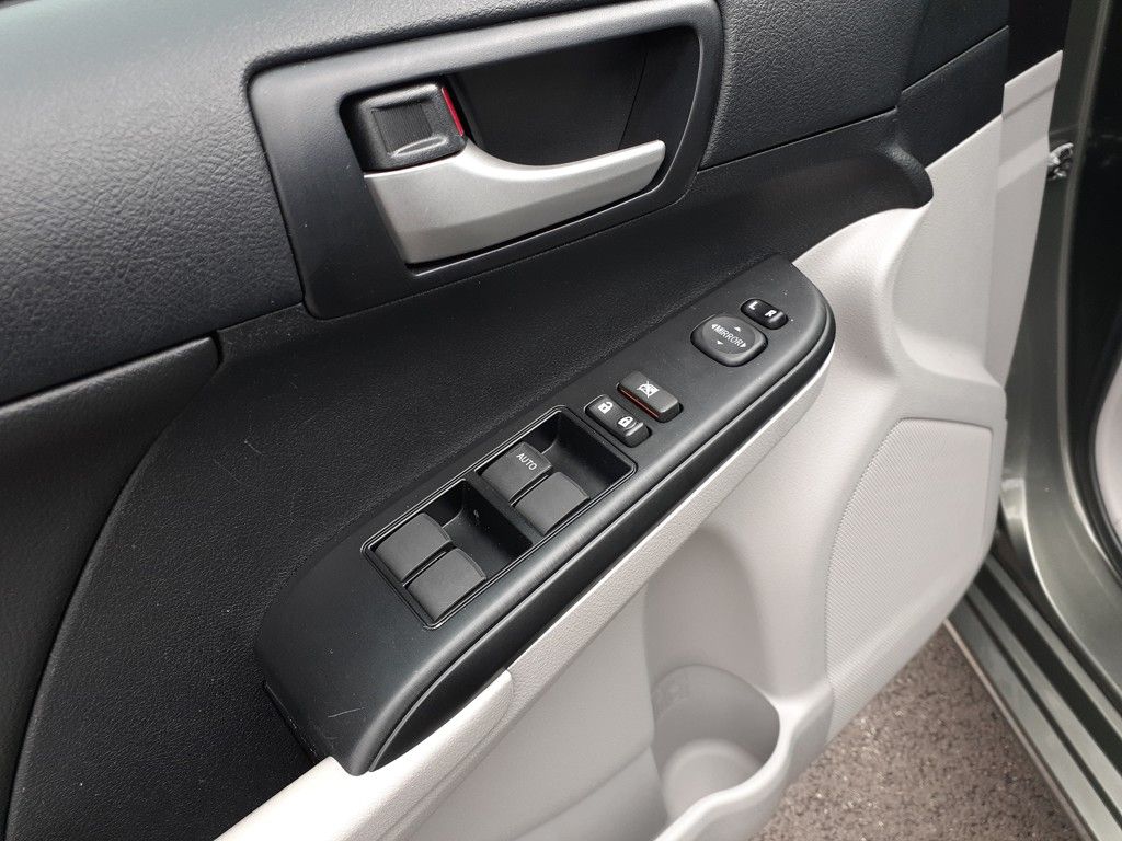 Vehicle image 12 of 29