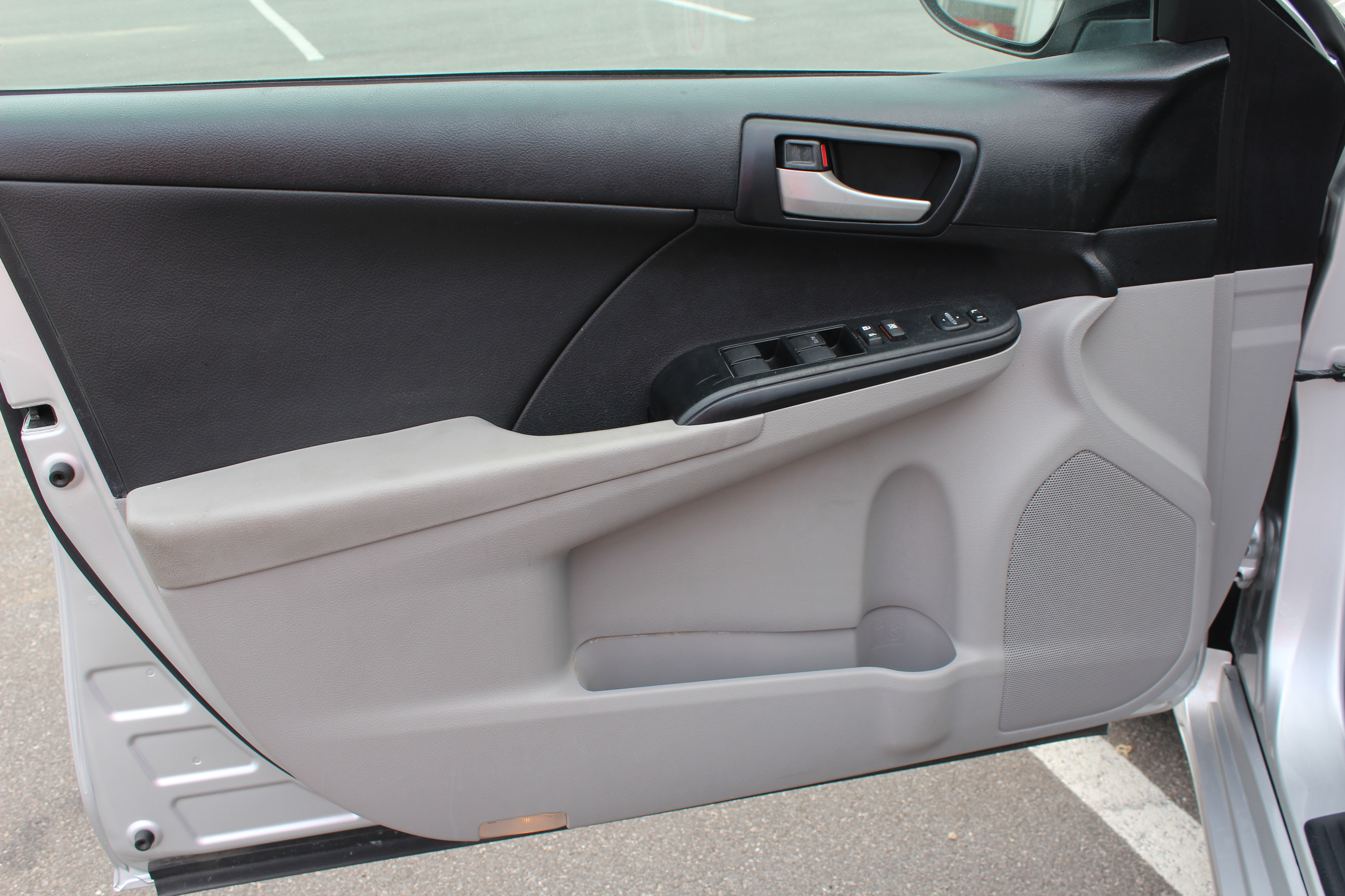 Vehicle image 17 of 52