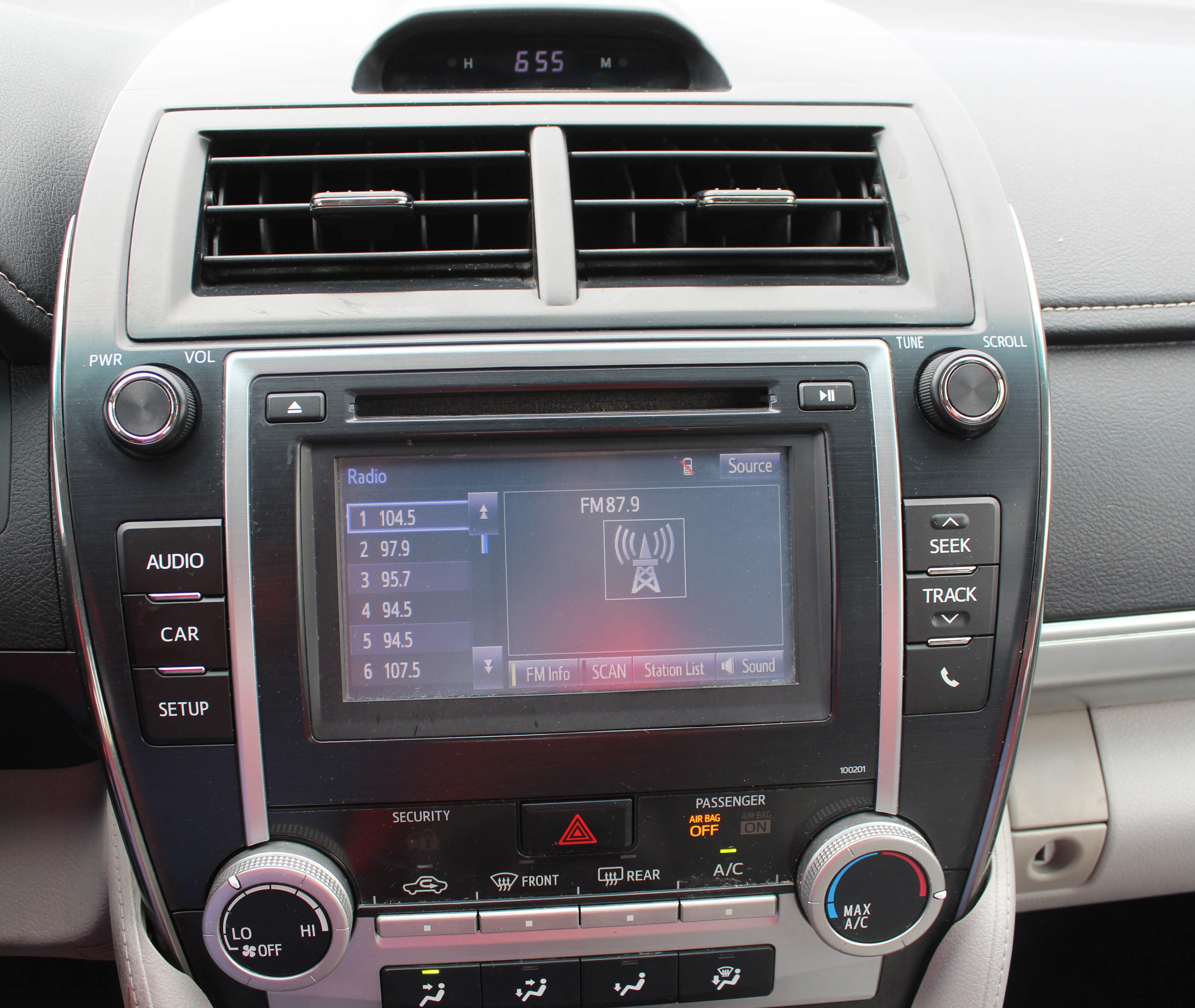 Vehicle image 27 of 52