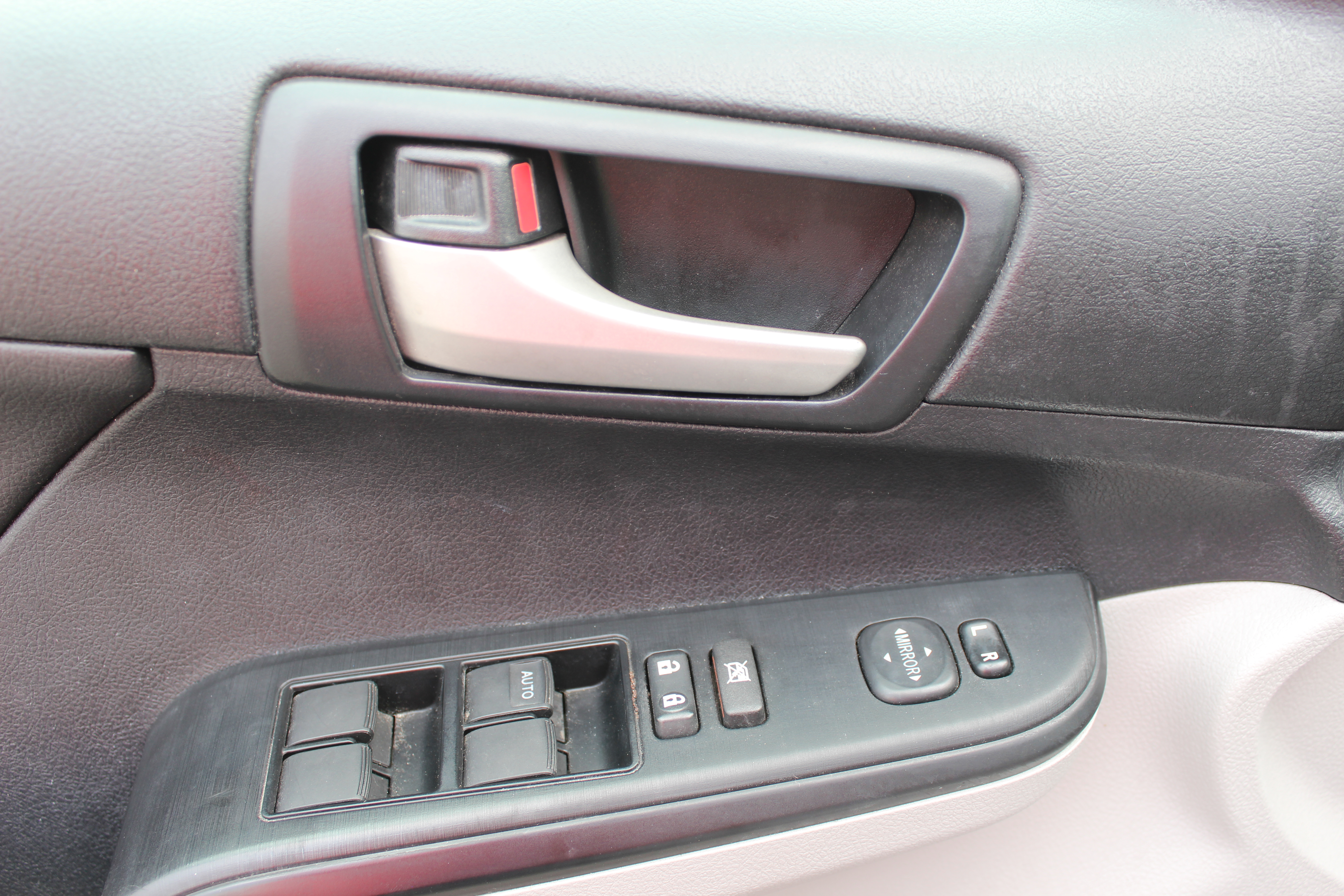 Vehicle image 18 of 52