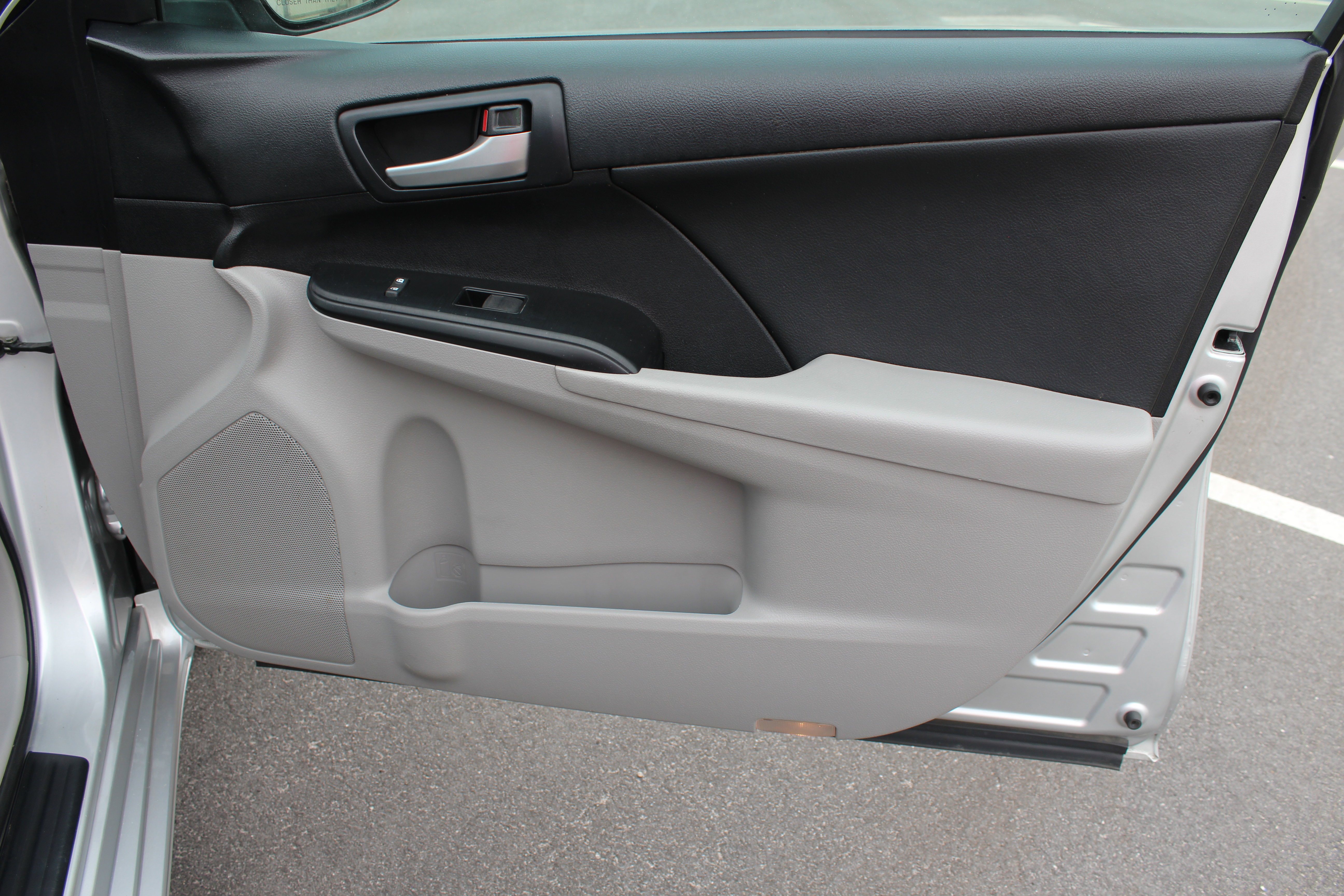 Vehicle image 46 of 52