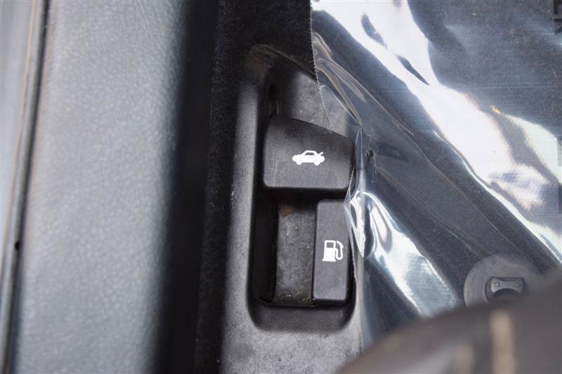 Vehicle image 33 of 36