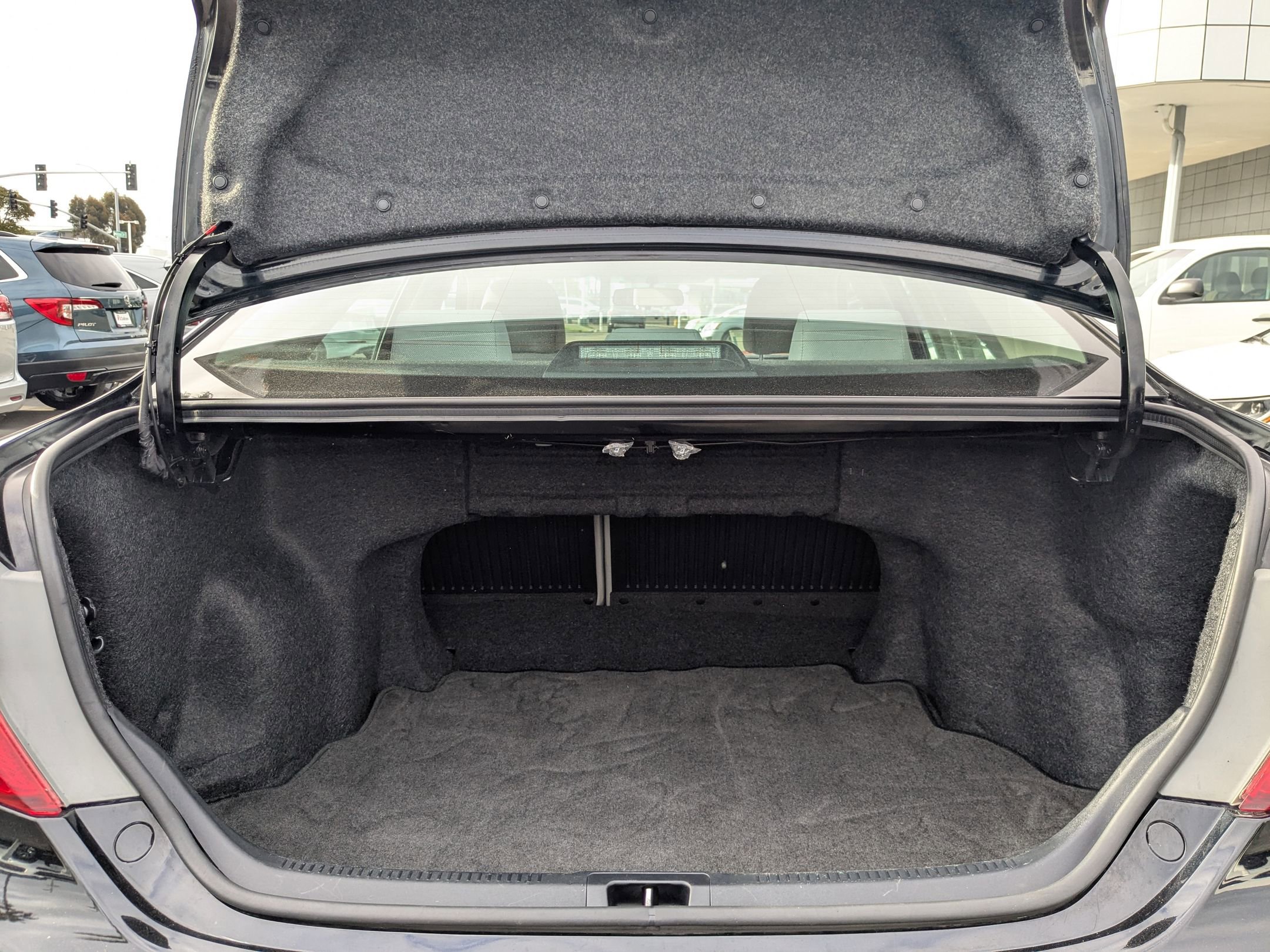 Vehicle image 31 of 34