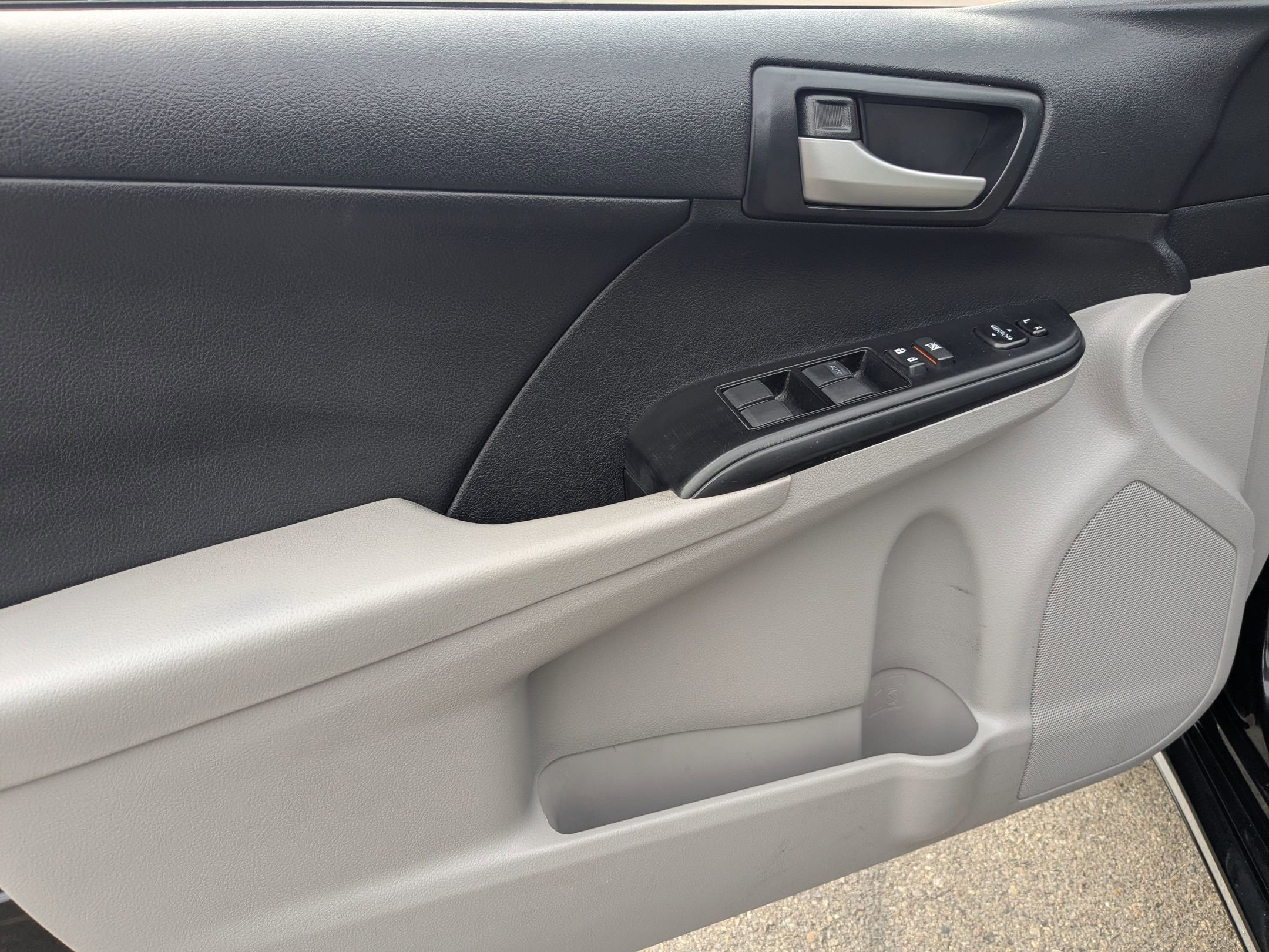 Vehicle image 8 of 34