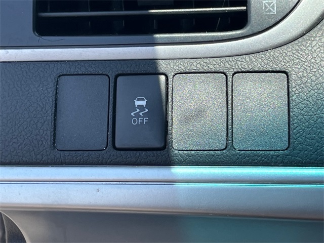 Vehicle image 14 of 30