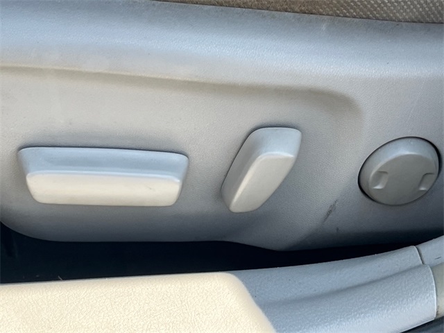 Vehicle image 25 of 30