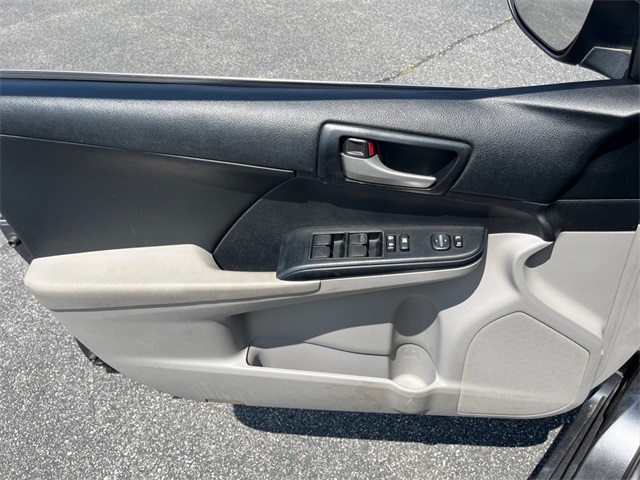 Vehicle image 23 of 30