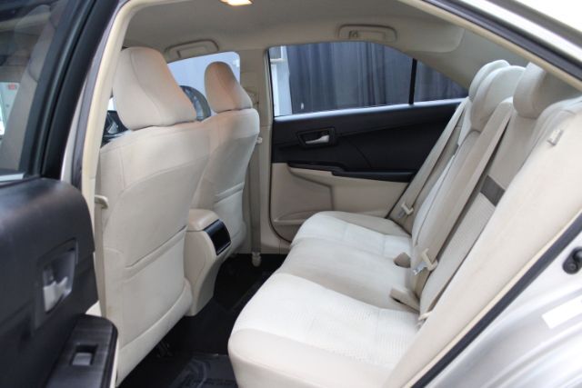 Vehicle image 19 of 23