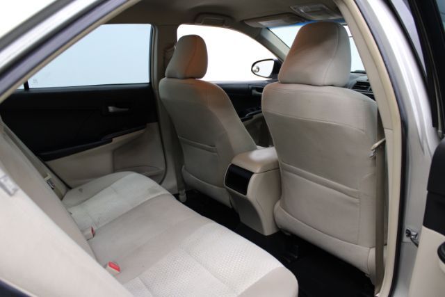 Vehicle image 21 of 23