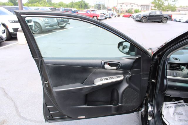 Vehicle image 16 of 33