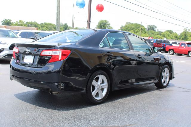 Vehicle image 4 of 33
