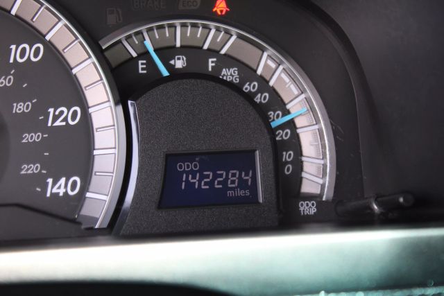 Vehicle image 21 of 33