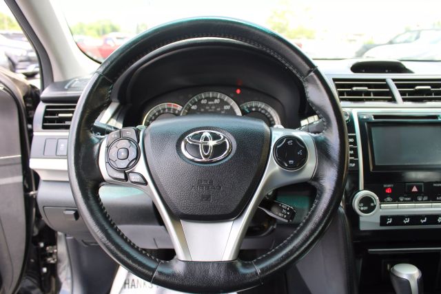 Vehicle image 27 of 33