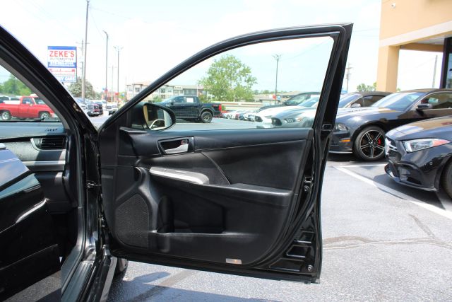 Vehicle image 18 of 33