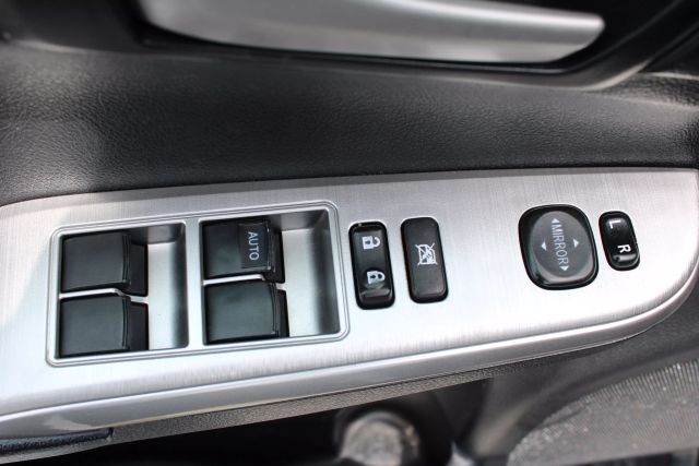 Vehicle image 28 of 33