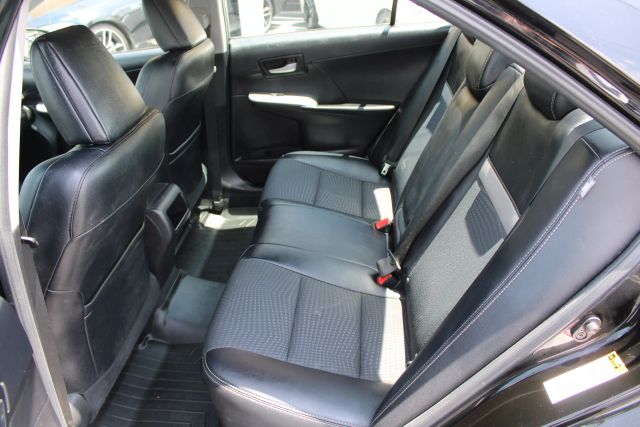 Vehicle image 14 of 33