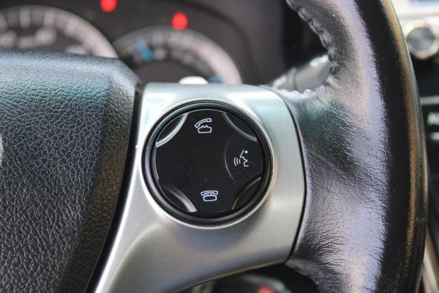 Vehicle image 31 of 33