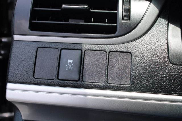 Vehicle image 25 of 33