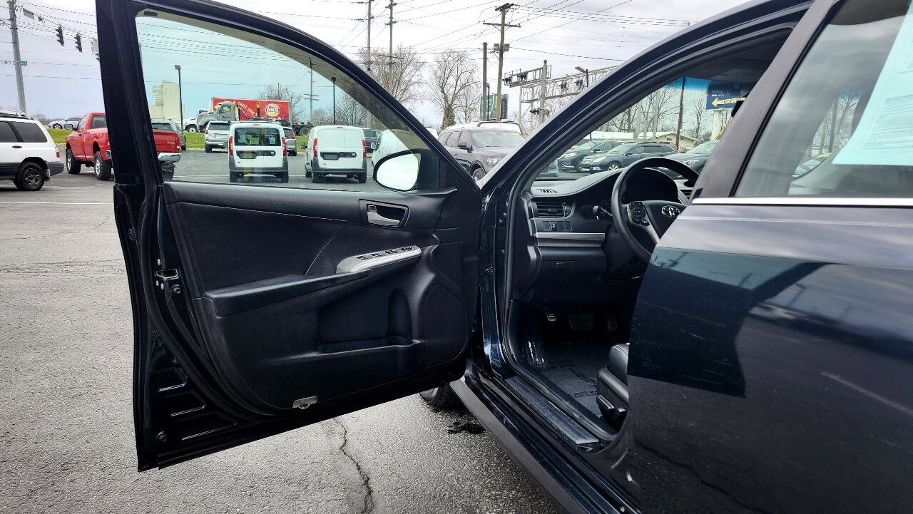 Vehicle image 10 of 41