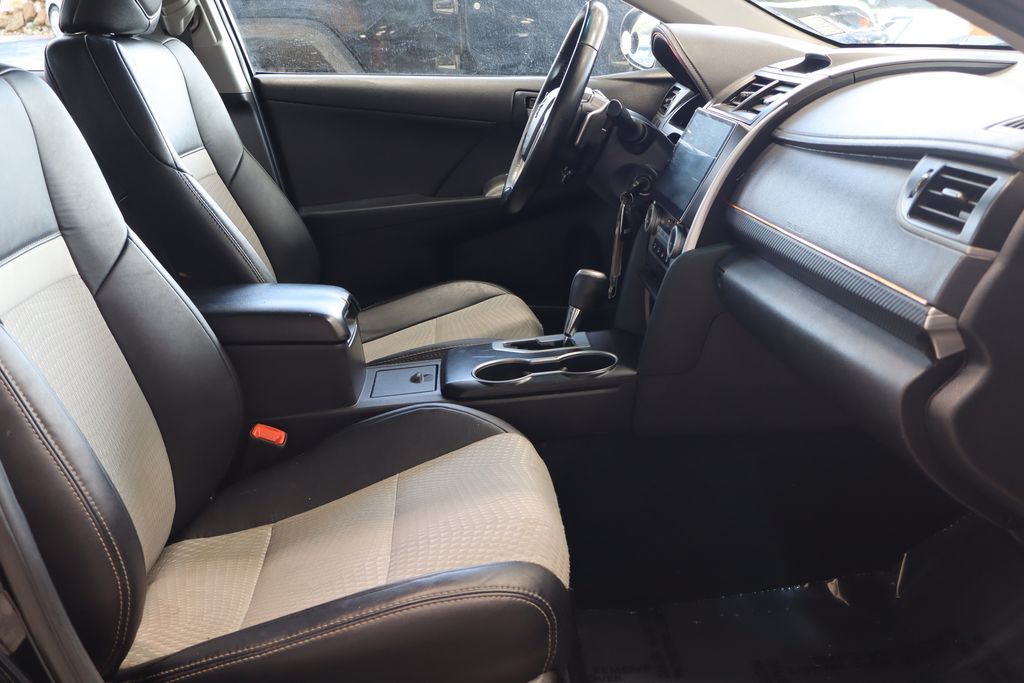 Vehicle image 11 of 36