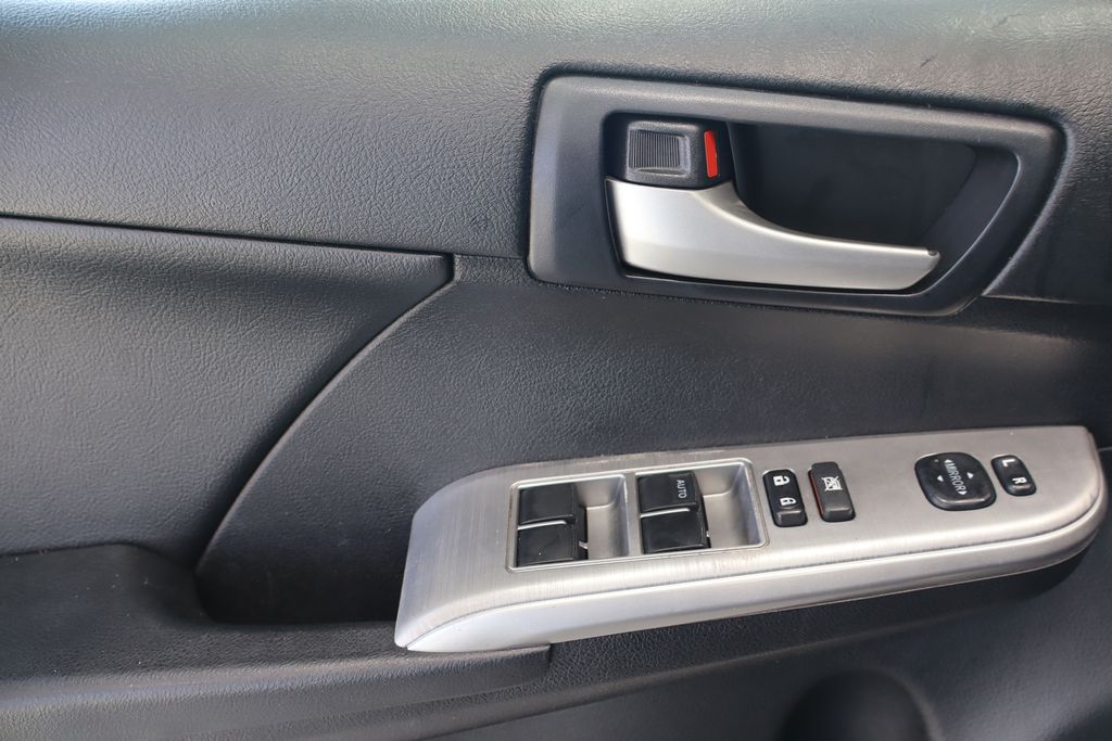 Vehicle image 13 of 36