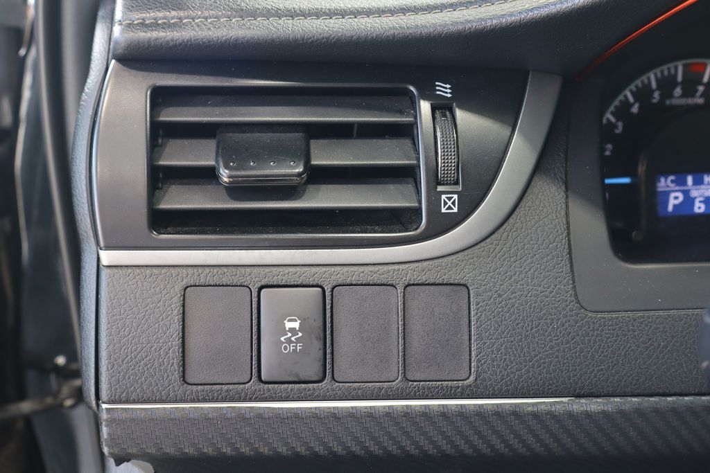 Vehicle image 14 of 36