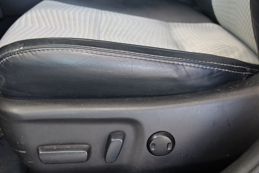 Vehicle image 15 of 36