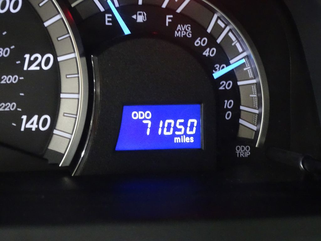 Vehicle image 33 of 35